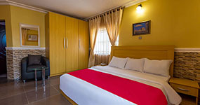 Royal Camps-Living-Room-4