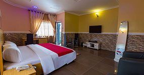 Royal Camps-Living-Room-4